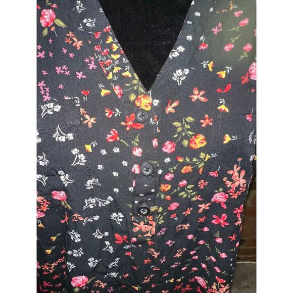 Torrid Harper Short Sleeve Top Blouse Black Floral Sz 2 lightweight Flowy Boho - Picture 3 of 8